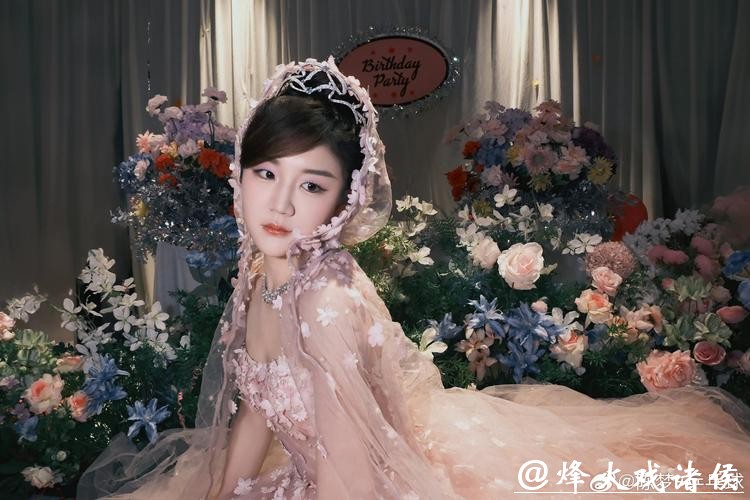 32 岁陈梦生日晒花系写真，全红婵高调应援，青岛亮灯送祝福