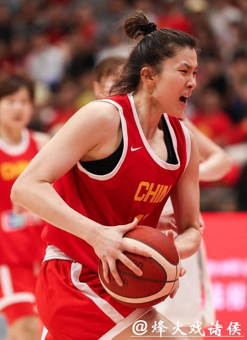 中国女篮新高度!212cm隔扣炸场+47%青训暴涨,能冲世界之巅吗? 中国女篮新高度!212cm隔扣炸场+47%青训暴涨,能冲世界之巅吗?