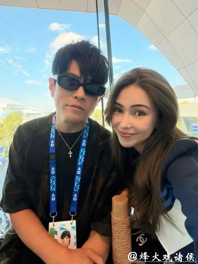 被强直性脊柱炎折磨的周杰伦，澳网状态引担忧，昆凌从导购到女老板，15岁年龄差藏不住了！